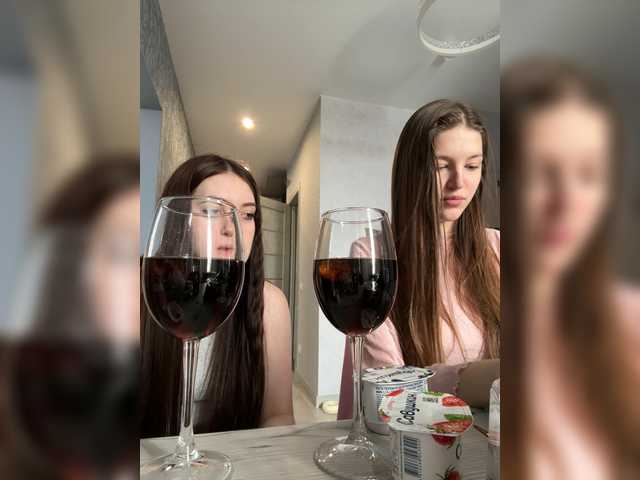 TwinXXL's BongaCams show and profile