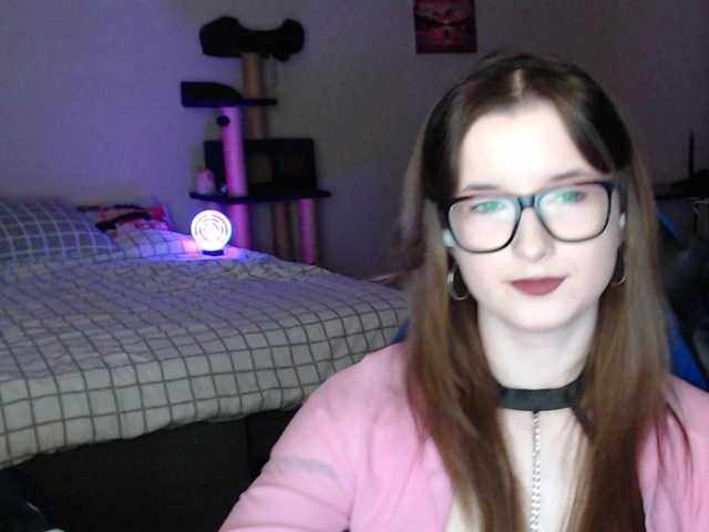 Cherry-Luna's BongaCams show and profile