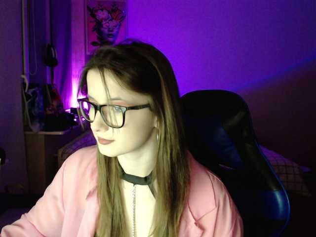 Cherry-Luna's BongaCams show and profile