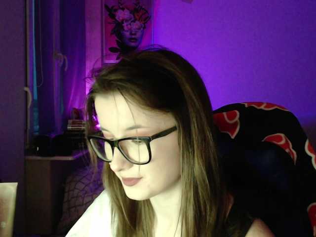 Cherry-Luna's BongaCams show and profile