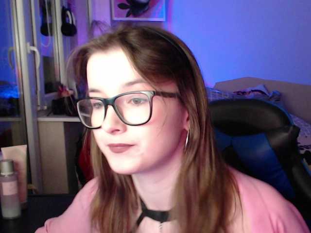 Cherry-Luna's BongaCams show and profile