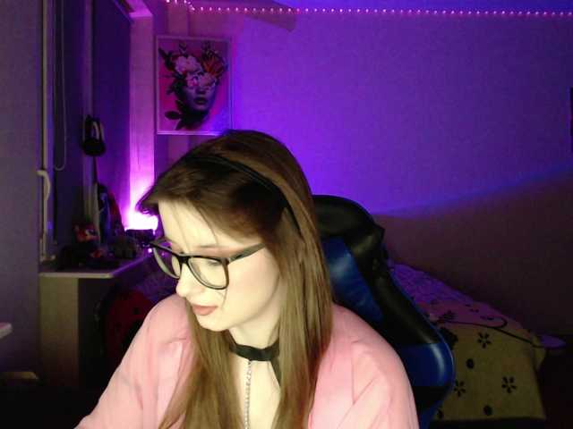 Cherry-Luna's BongaCams show and profile