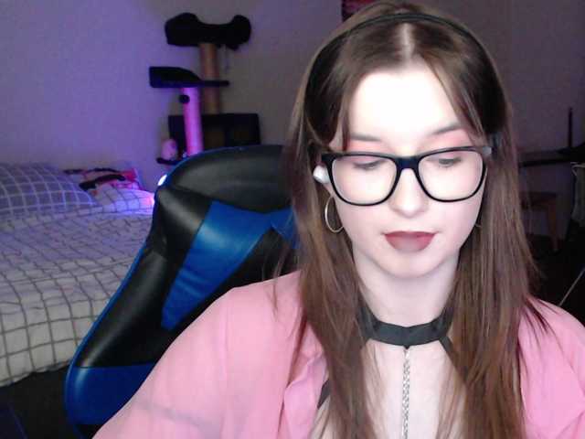 Cherry-Luna's BongaCams show and profile