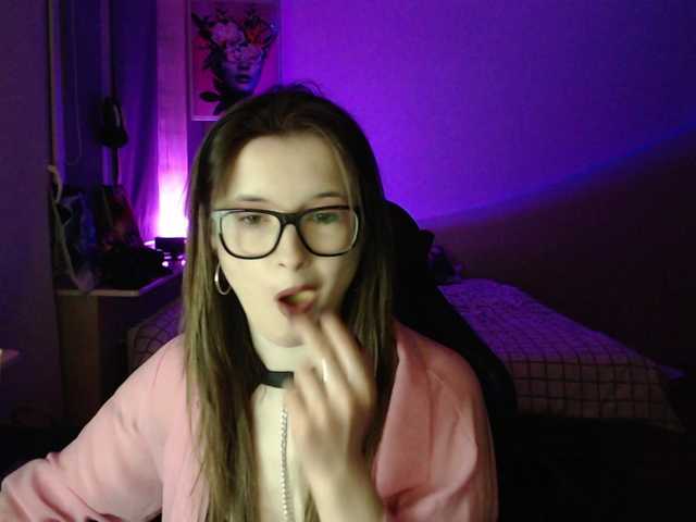 Cherry-Luna's BongaCams show and profile