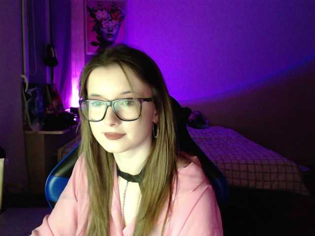 Cherry-Luna's BongaCams show and profile