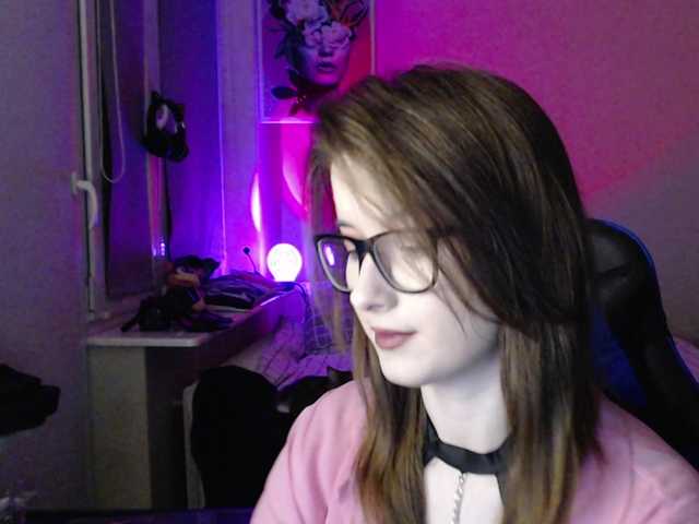 Cherry-Luna's BongaCams show and profile