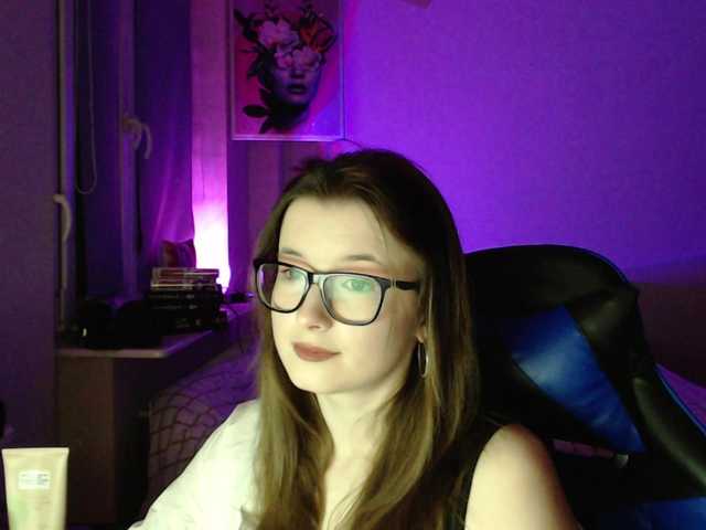 Cherry-Luna's BongaCams show and profile