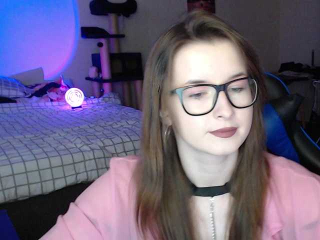 Cherry-Luna's BongaCams show and profile