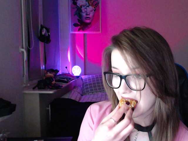 Cherry-Luna's BongaCams show and profile