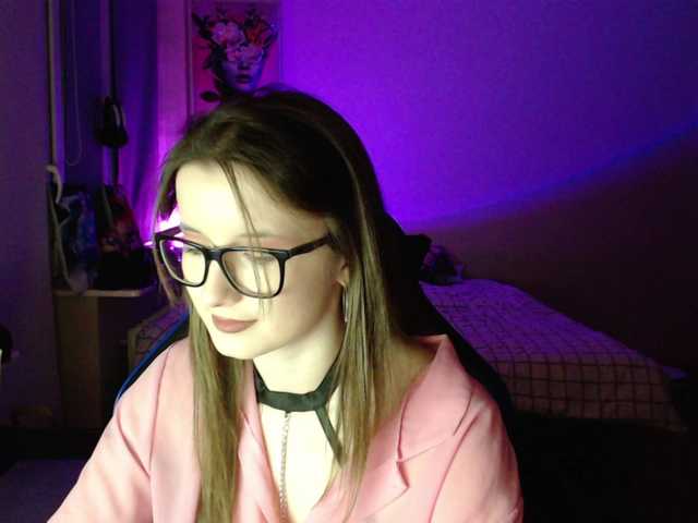 Cherry-Luna's BongaCams show and profile