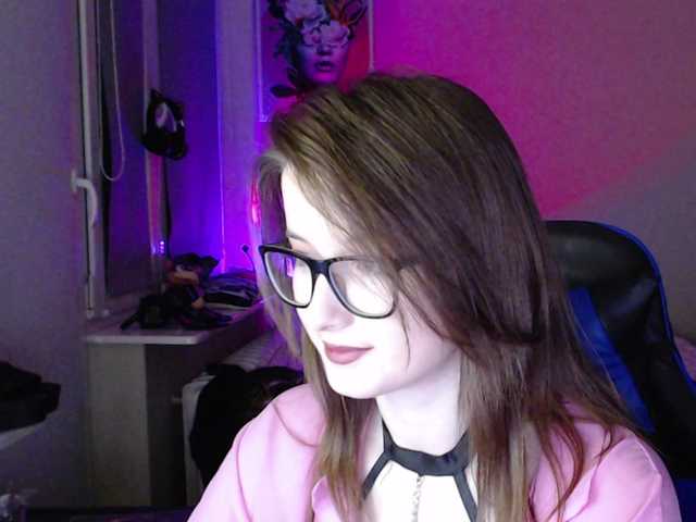 Cherry-Luna's BongaCams show and profile