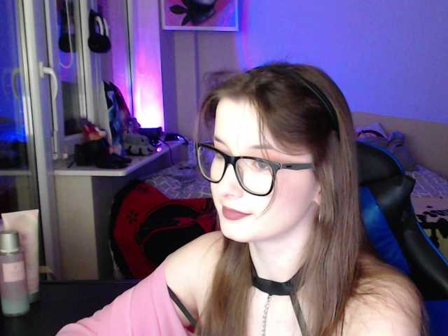 Cherry-Luna's BongaCams show and profile