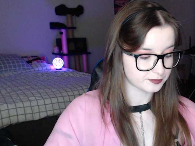 Cherry-Luna's BongaCams show and profile