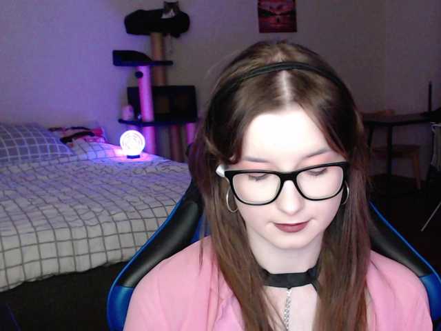 Cherry-Luna's BongaCams show and profile