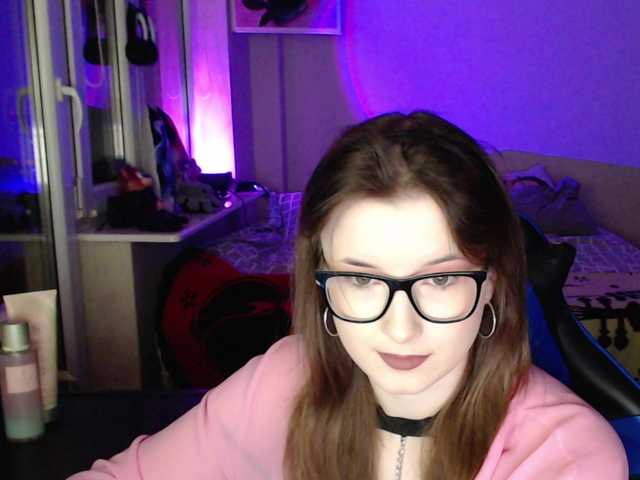 Cherry-Luna's BongaCams show and profile