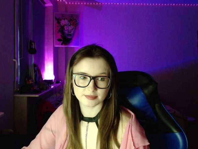 Cherry-Luna's BongaCams show and profile