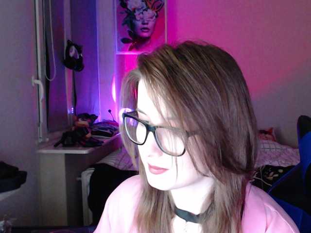 Cherry-Luna's BongaCams show and profile