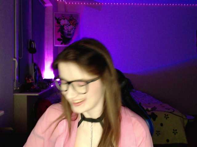 Cherry-Luna's BongaCams show and profile