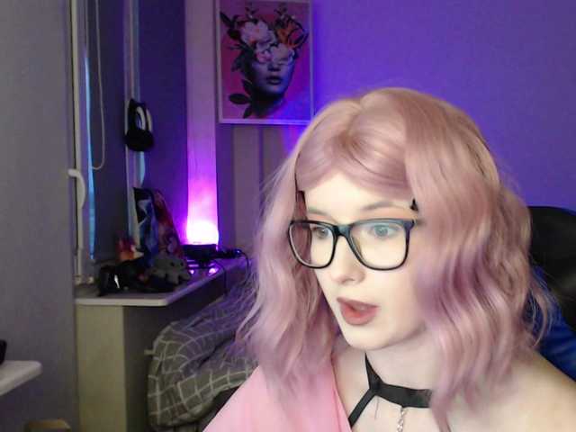 Cherry-Luna's BongaCams show and profile