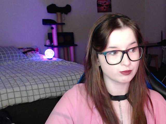 Cherry-Luna's BongaCams show and profile