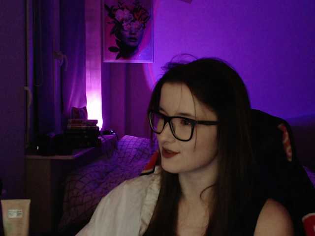 Cherry-Luna's BongaCams show and profile