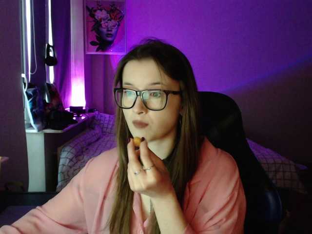 Cherry-Luna's BongaCams show and profile