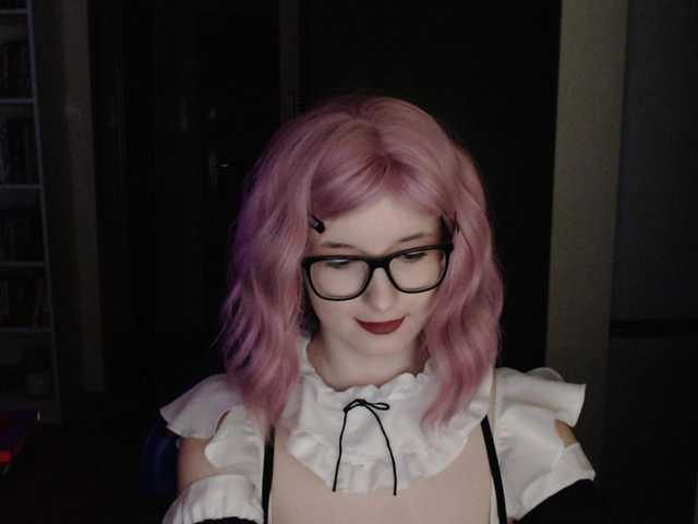 le modèle Cherry-Luna est en webcam porno dans un show sur le site bongacams, il possède les tags suivants: White/Caucasian,Brunette,Shaved