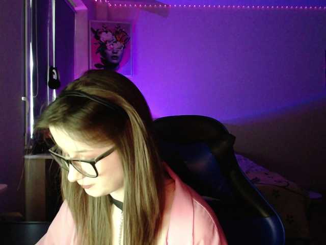 Cherry-Luna's BongaCams show and profile