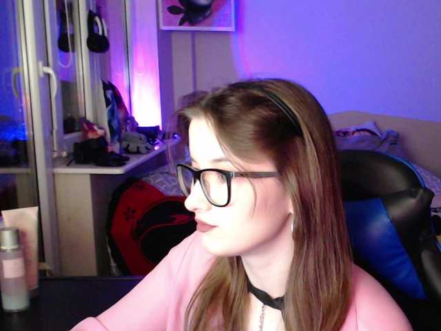 Cherry-Luna's BongaCams show and profile