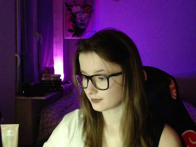 Cherry-Luna's BongaCams show and profile