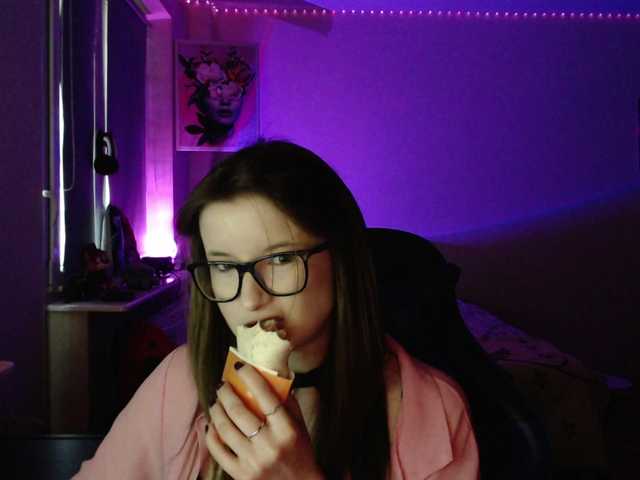 Cherry-Luna's BongaCams show and profile