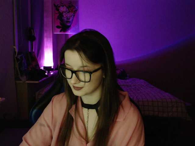Cherry-Luna's BongaCams show and profile