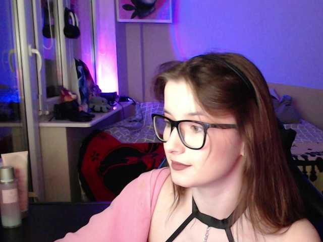 Cherry-Luna's BongaCams show and profile