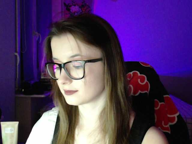 Cherry-Luna's BongaCams show and profile