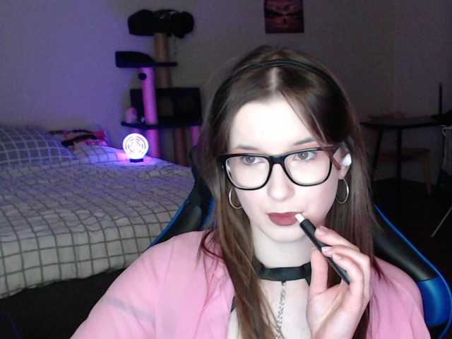 Cherry-Luna's BongaCams show and profile