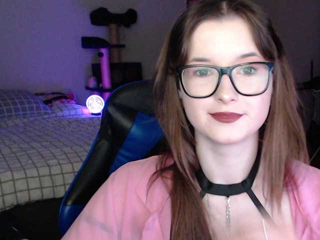 Cherry-Luna's BongaCams show and profile