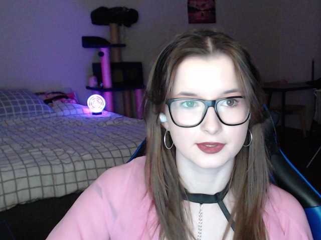 Cherry-Luna's BongaCams show and profile