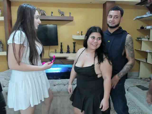 the-roomiesecret webcam