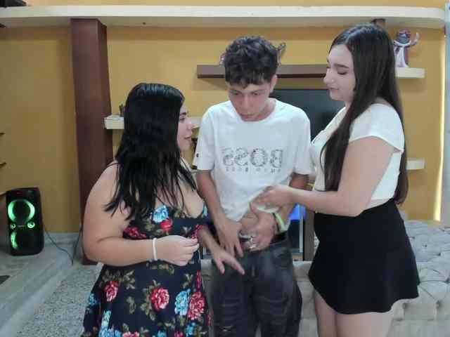 the-roomiesecret webcam