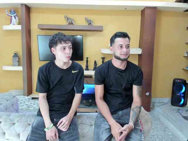 the-roomiesecret webcam