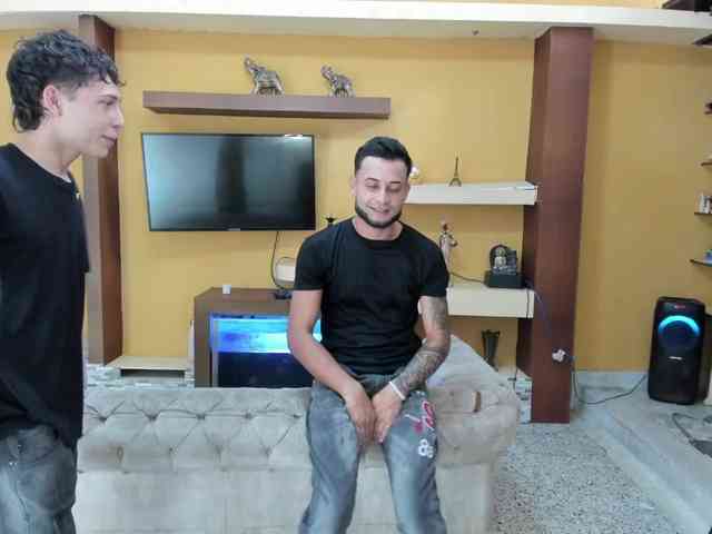 the-roomiesecret webcam