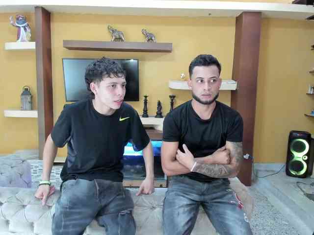 the-roomiesecret webcam