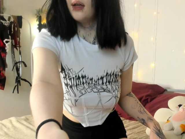 PaleVibe from BongaCams