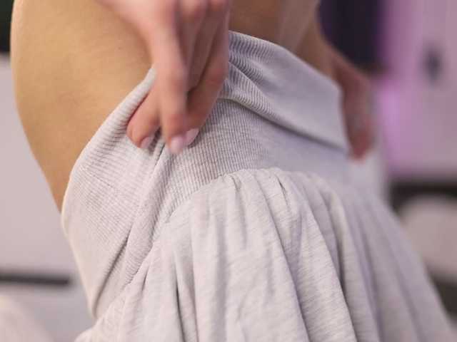 MackenzieHart live room