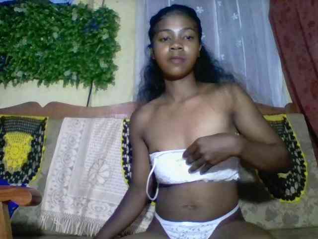 Inayah Live Webcam on BongaCams