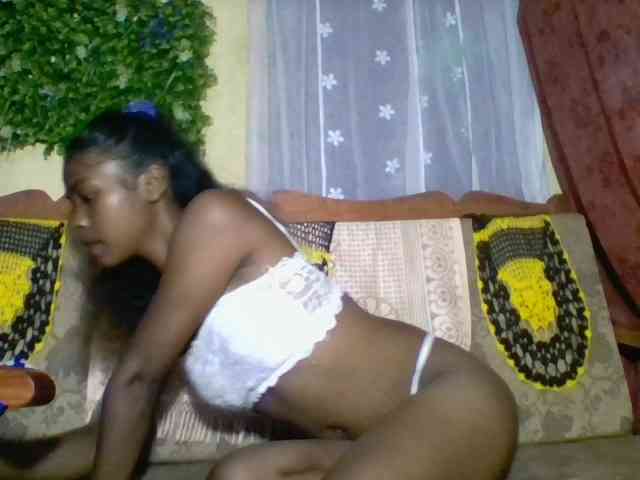 Inayah Live Webcam on BongaCams