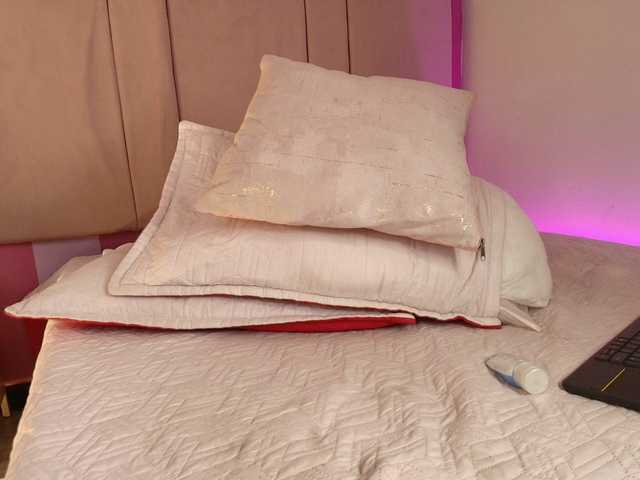 le modèle Ariia-Sweett est en webcam porno dans un show sur le site bongacams, il possède les tags suivants: Latino/Hispanic,Brunette,Shaved