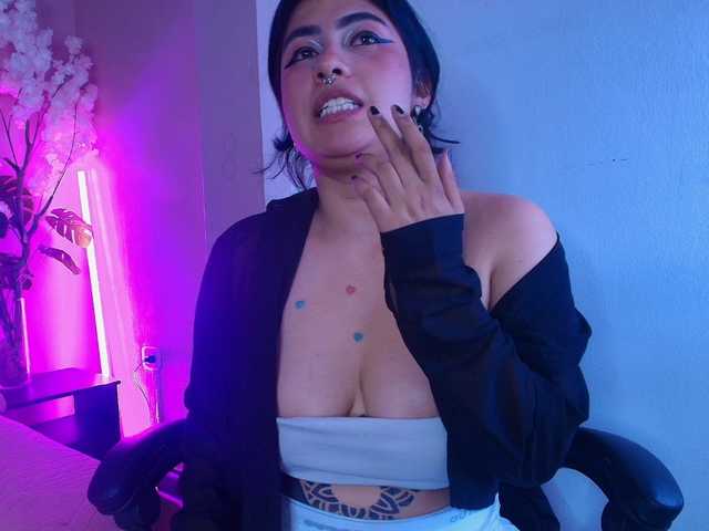 Ariia-Sweett's BongaCams show and profile