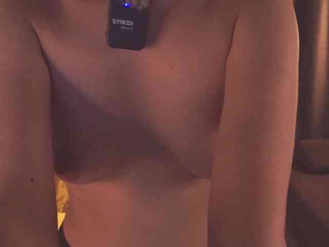 MentallyMonika webcam