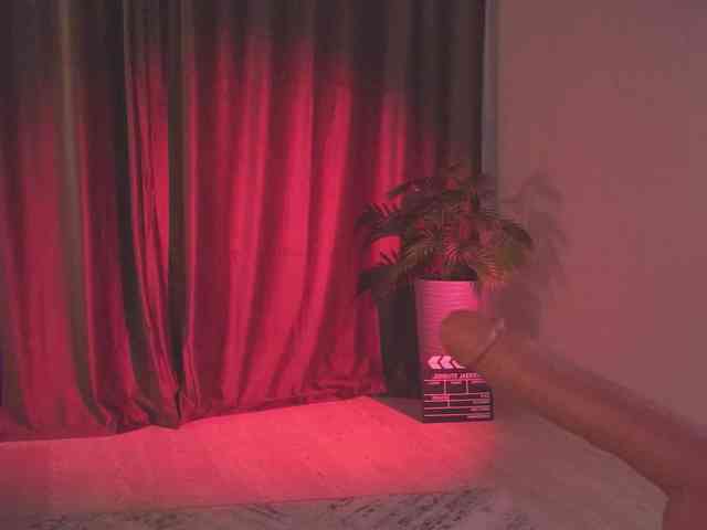 MentallyMonika webcam